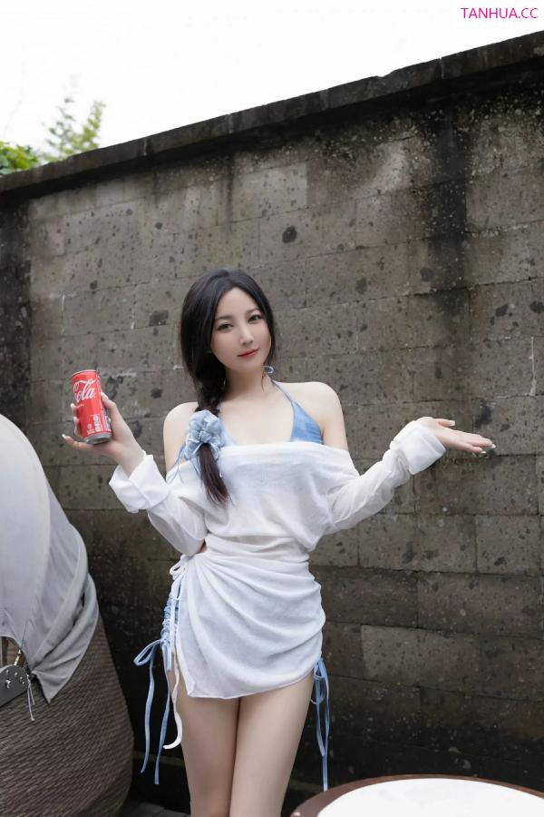 鱼子酱fish  [XiuRen]高清写真图 2025.06.06 No.10377 鱼子酱Fish 蓝色比基尼第14张图片